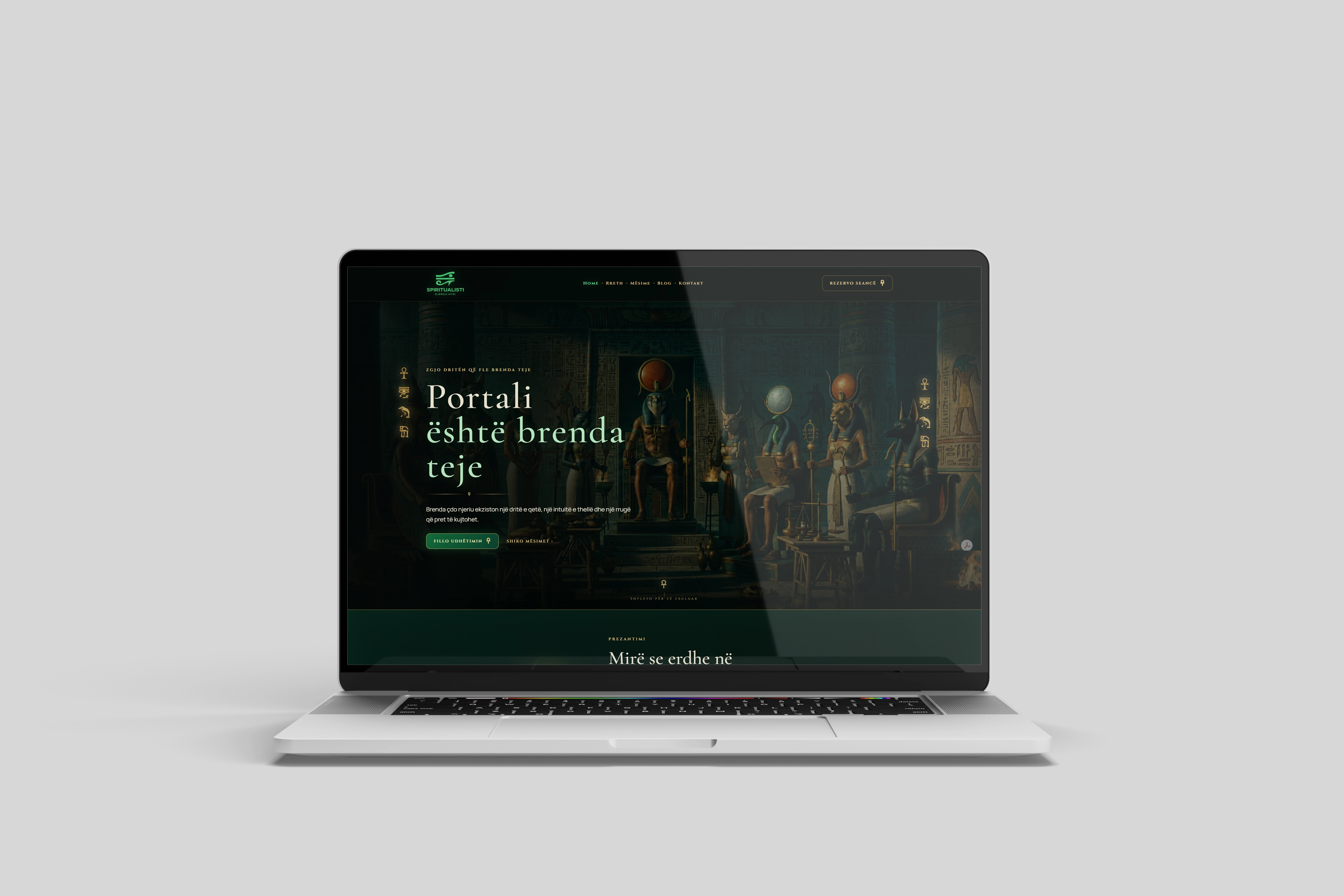 Homepage i Spiritualisti.al në laptop