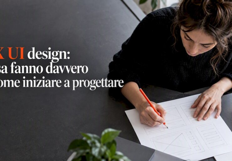 Un designer disegna uno wireframe su un foglio