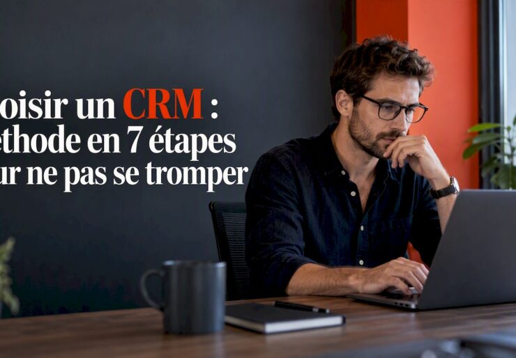 Un dirigeant en train d'essayer un CRM sur son ordinateur
