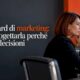 Il responsabile marketing analizza una dashboard di campagna